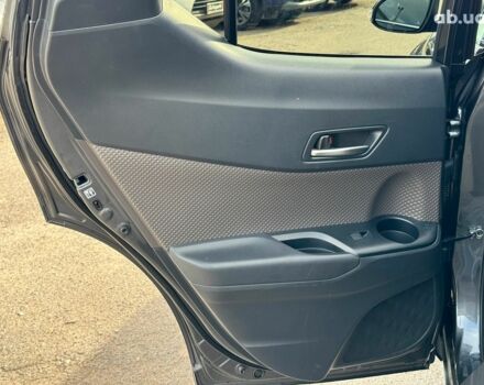 Серый Тойота C-HR, объемом двигателя 2 л и пробегом 42 тыс. км за 29890 $, фото 20 на Automoto.ua