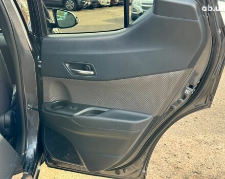 Серый Тойота C-HR, объемом двигателя 2 л и пробегом 42 тыс. км за 29890 $, фото 22 на Automoto.ua