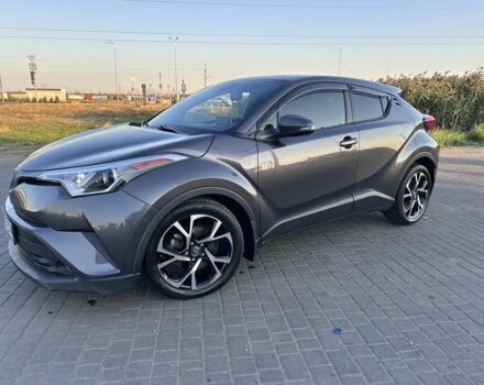 Серый Тойота C-HR, объемом двигателя 2 л и пробегом 136 тыс. км за 16992 $, фото 3 на Automoto.ua