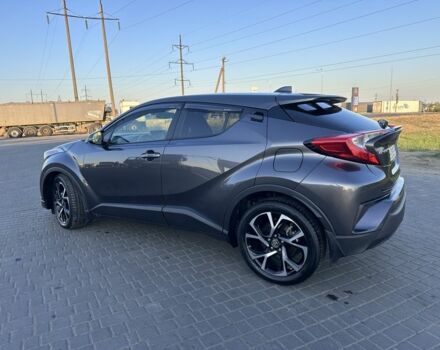 Серый Тойота C-HR, объемом двигателя 2 л и пробегом 136 тыс. км за 16992 $, фото 2 на Automoto.ua