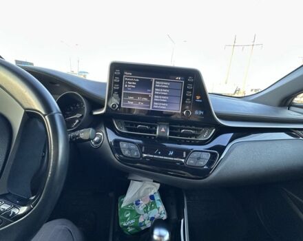 Серый Тойота C-HR, объемом двигателя 2 л и пробегом 136 тыс. км за 16992 $, фото 4 на Automoto.ua