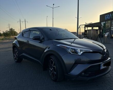 Серый Тойота C-HR, объемом двигателя 2 л и пробегом 136 тыс. км за 16992 $, фото 1 на Automoto.ua