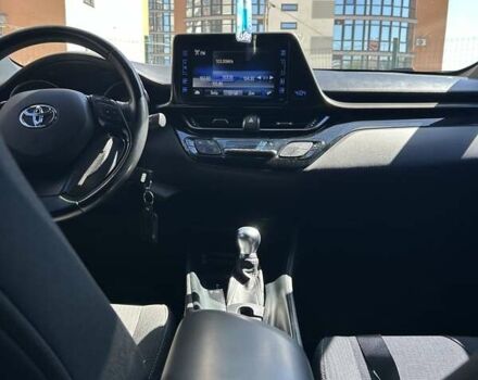 Серый Тойота C-HR, объемом двигателя 1.2 л и пробегом 126 тыс. км за 17999 $, фото 14 на Automoto.ua