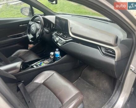 Серый Тойота C-HR, объемом двигателя 1.2 л и пробегом 137 тыс. км за 17500 $, фото 3 на Automoto.ua