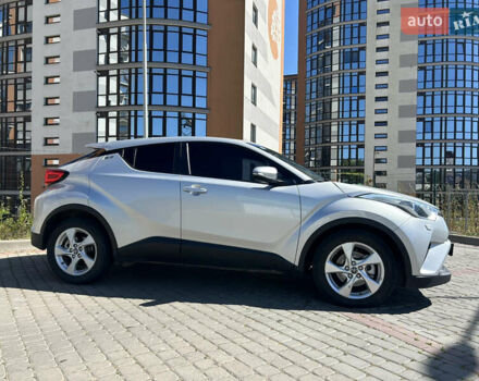 Серый Тойота C-HR, объемом двигателя 1.2 л и пробегом 126 тыс. км за 17999 $, фото 6 на Automoto.ua