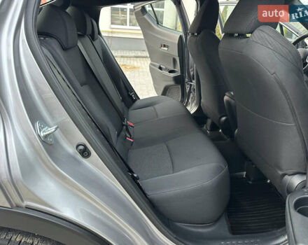 Сірий Тойота C-HR, об'ємом двигуна 1.2 л та пробігом 42 тис. км за 18950 $, фото 123 на Automoto.ua