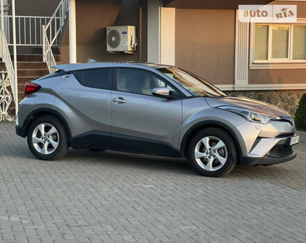 Серый Тойота C-HR, объемом двигателя 1.2 л и пробегом 162 тыс. км за 19500 $, фото 1 на Automoto.ua