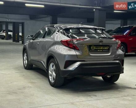Серый Тойота C-HR, объемом двигателя 1.2 л и пробегом 41 тыс. км за 23000 $, фото 3 на Automoto.ua