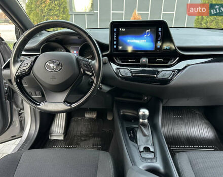 Сірий Тойота C-HR, об'ємом двигуна 1.2 л та пробігом 42 тис. км за 18950 $, фото 130 на Automoto.ua