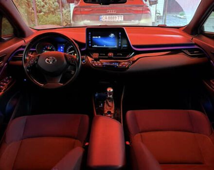 Серый Тойота C-HR, объемом двигателя 1.2 л и пробегом 115 тыс. км за 16300 $, фото 9 на Automoto.ua