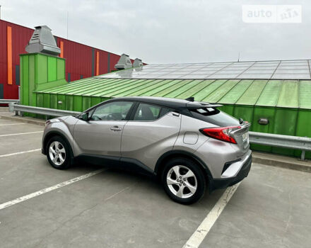 Серый Тойота C-HR, объемом двигателя 1.2 л и пробегом 86 тыс. км за 18600 $, фото 8 на Automoto.ua