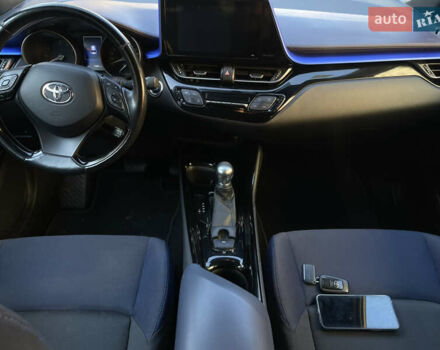 Сірий Тойота C-HR, об'ємом двигуна 1.2 л та пробігом 72 тис. км за 20000 $, фото 10 на Automoto.ua