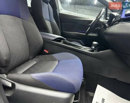 Серый Тойота C-HR, объемом двигателя 1.2 л и пробегом 41 тыс. км за 23000 $, фото 13 на Automoto.ua