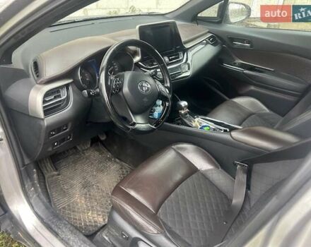 Серый Тойота C-HR, объемом двигателя 1.2 л и пробегом 137 тыс. км за 17500 $, фото 6 на Automoto.ua