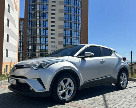 Серый Тойота C-HR, объемом двигателя 1.2 л и пробегом 126 тыс. км за 17999 $, фото 1 на Automoto.ua