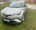Серый Тойота C-HR, объемом двигателя 1.2 л и пробегом 137 тыс. км за 17500 $, фото 1 на Automoto.ua