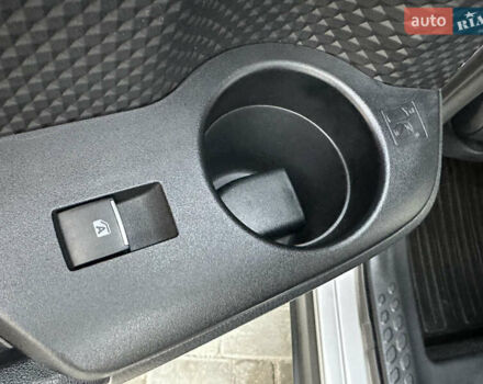 Сірий Тойота C-HR, об'ємом двигуна 1.2 л та пробігом 42 тис. км за 18950 $, фото 108 на Automoto.ua