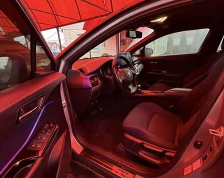 Серый Тойота C-HR, объемом двигателя 1.2 л и пробегом 115 тыс. км за 16300 $, фото 14 на Automoto.ua