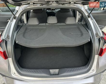Сірий Тойота C-HR, об'ємом двигуна 1.2 л та пробігом 42 тис. км за 18950 $, фото 134 на Automoto.ua