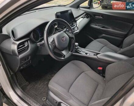 Тойота C-HR 2016 у Львові на Automoto.ua Сірий Тойота C-HR, об'ємом двигуна 1.2 л та пробігом 96 тис. км за 17500 $, фото 11 на Automoto.ua