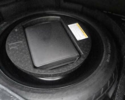 Серый Тойота C-HR, объемом двигателя 1.2 л и пробегом 180 тыс. км за 17500 $, фото 8 на Automoto.ua