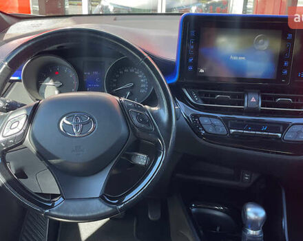 Серый Тойота C-HR, объемом двигателя 1.2 л и пробегом 92 тыс. км за 19116 $, фото 7 на Automoto.ua