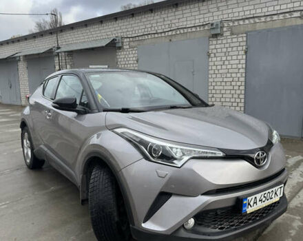 Серый Тойота C-HR, объемом двигателя 1.2 л и пробегом 82 тыс. км за 21800 $, фото 3 на Automoto.ua