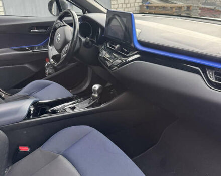 Серый Тойота C-HR, объемом двигателя 1.2 л и пробегом 82 тыс. км за 21800 $, фото 5 на Automoto.ua