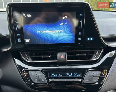 Сірий Тойота C-HR, об'ємом двигуна 1.2 л та пробігом 42 тис. км за 18950 $, фото 94 на Automoto.ua