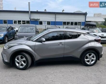 Серый Тойота C-HR, объемом двигателя 1.2 л и пробегом 58 тыс. км за 18200 $, фото 3 на Automoto.ua