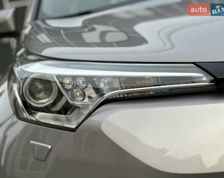 Сірий Тойота C-HR, об'ємом двигуна 1.2 л та пробігом 42 тис. км за 18950 $, фото 33 на Automoto.ua