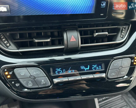 Сірий Тойота C-HR, об'ємом двигуна 1.2 л та пробігом 42 тис. км за 18950 $, фото 95 на Automoto.ua