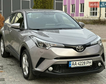 Сірий Тойота C-HR, об'ємом двигуна 1.2 л та пробігом 42 тис. км за 18950 $, фото 4 на Automoto.ua