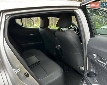 Сірий Тойота C-HR, об'ємом двигуна 1.2 л та пробігом 42 тис. км за 20000 $, фото 16 на Automoto.ua