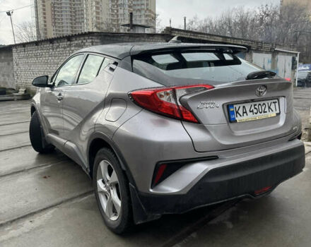 Серый Тойота C-HR, объемом двигателя 1.2 л и пробегом 82 тыс. км за 21800 $, фото 1 на Automoto.ua