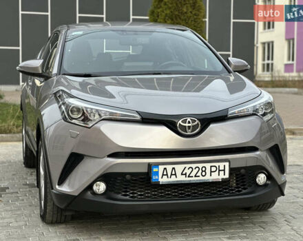 Сірий Тойота C-HR, об'ємом двигуна 1.2 л та пробігом 42 тис. км за 18950 $, фото 2 на Automoto.ua