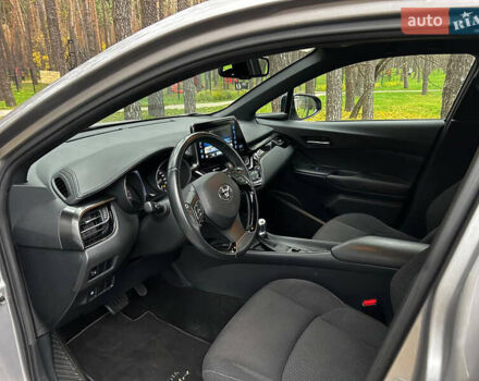 Сірий Тойота C-HR, об'ємом двигуна 1.2 л та пробігом 42 тис. км за 20000 $, фото 11 на Automoto.ua