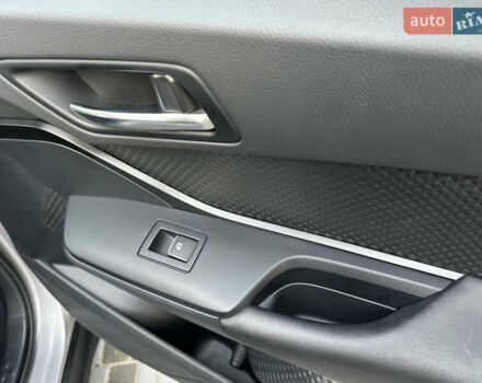 Сірий Тойота C-HR, об'ємом двигуна 1.2 л та пробігом 42 тис. км за 18950 $, фото 120 на Automoto.ua