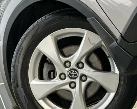 Сірий Тойота C-HR, об'ємом двигуна 1.2 л та пробігом 42 тис. км за 18950 $, фото 71 на Automoto.ua