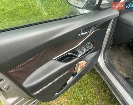 Серый Тойота C-HR, объемом двигателя 1.2 л и пробегом 137 тыс. км за 17500 $, фото 7 на Automoto.ua