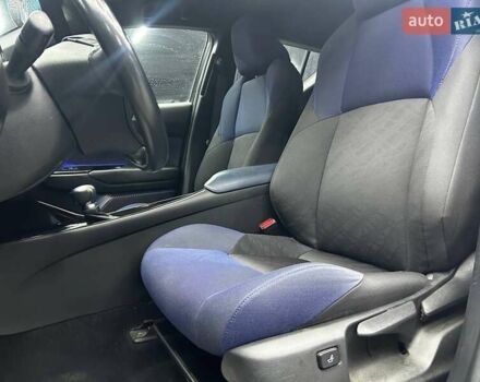 Серый Тойота C-HR, объемом двигателя 1.2 л и пробегом 41 тыс. км за 23000 $, фото 6 на Automoto.ua