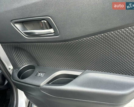 Сірий Тойота C-HR, об'ємом двигуна 1.2 л та пробігом 42 тис. км за 18950 $, фото 128 на Automoto.ua