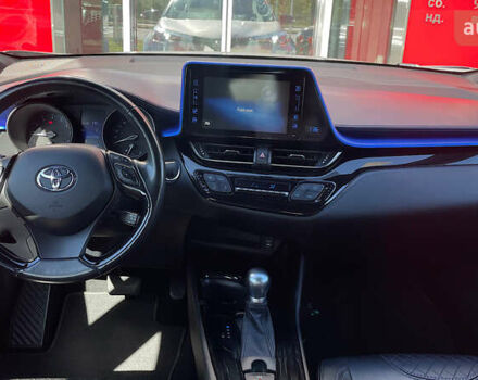 Серый Тойота C-HR, объемом двигателя 1.2 л и пробегом 92 тыс. км за 19116 $, фото 6 на Automoto.ua