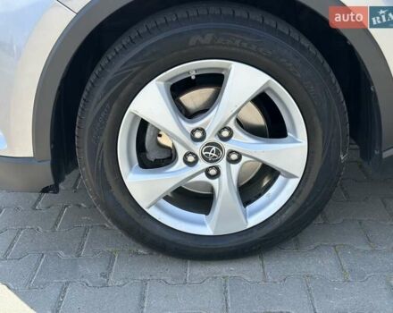 Серый Тойота C-HR, объемом двигателя 1.2 л и пробегом 172 тыс. км за 18000 $, фото 8 на Automoto.ua
