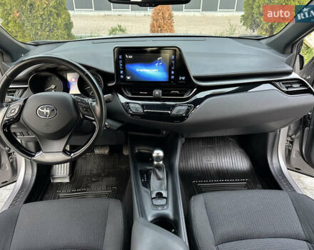 Сірий Тойота C-HR, об'ємом двигуна 1.2 л та пробігом 42 тис. км за 18950 $, фото 129 на Automoto.ua