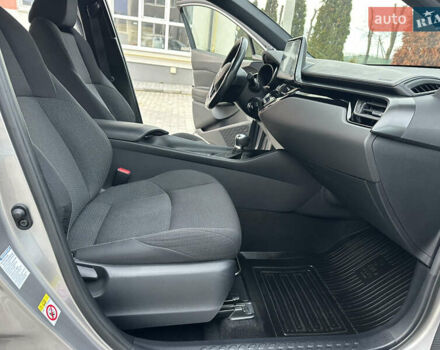 Сірий Тойота C-HR, об'ємом двигуна 1.2 л та пробігом 42 тис. км за 18950 $, фото 114 на Automoto.ua