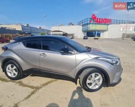 Серый Тойота C-HR, объемом двигателя 1.2 л и пробегом 80 тыс. км за 18500 $, фото 3 на Automoto.ua
