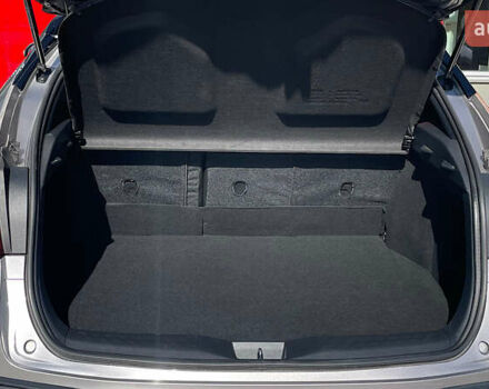 Серый Тойота C-HR, объемом двигателя 1.2 л и пробегом 92 тыс. км за 19116 $, фото 8 на Automoto.ua