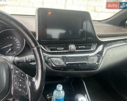 Серый Тойота C-HR, объемом двигателя 1.2 л и пробегом 137 тыс. км за 17500 $, фото 9 на Automoto.ua