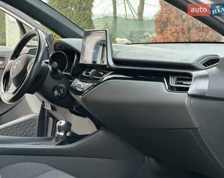 Сірий Тойота C-HR, об'ємом двигуна 1.2 л та пробігом 42 тис. км за 18950 $, фото 112 на Automoto.ua